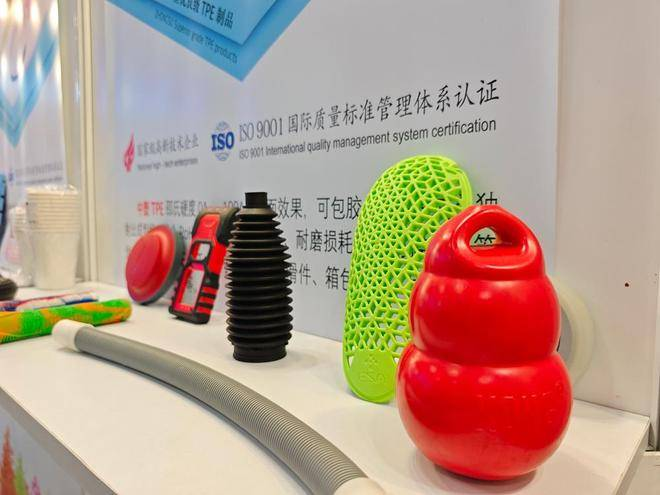 Zhongsu Wang TPE | Спортното оборудване TPE на Zhongsu Wang устойчиво ли е на масла и петна?