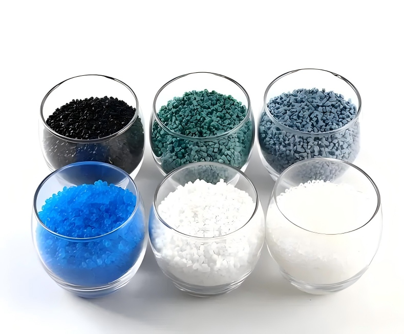 Избелват ли се по-лесно продуктите от материал TPE с висока твърдост? Свързана ли е твърдостта на материала с избелването?