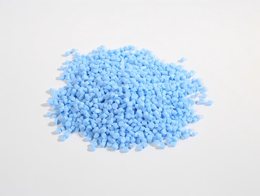 Повърхността на продуктите от шприцован TPE материал става бяла – проблемът ли е във формата или в суровината?